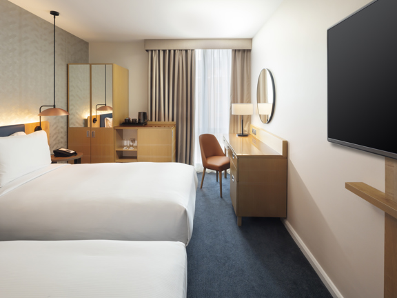Twin hotel bedroom