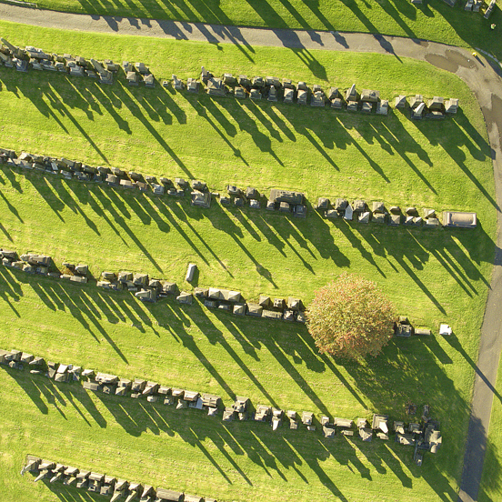 Bird's eye view for rows of headstones in Glasgow Necropolis